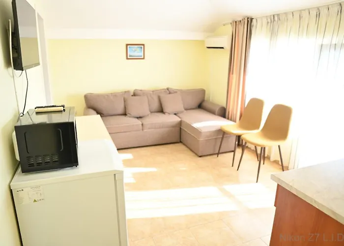 Хотел Zlatna Ribka *